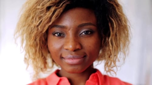Visage Jeune Femme Afro-Américaine Sourire Heureux 26