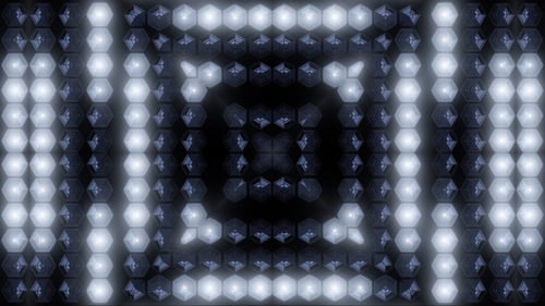 Wand mit weißen Lichtern