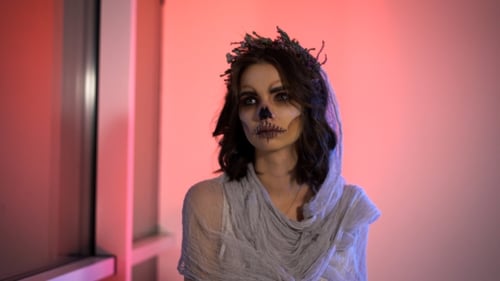 of Face a Young Girl with Dead Mask Skull Art on Her . Bride Creative Scary and Creepy Halloween