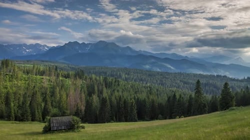 Superbe coucher de soleil d'été dans les Tatras, Pologne