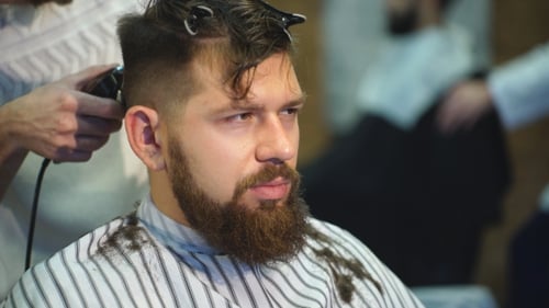 Corte de pelo para hombres en Barber Scissors