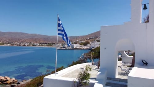 La iglesia de Agia Irini (Santa Irene) cerca del puerto de Ios. La iglesia fue construida en el siglo XVII