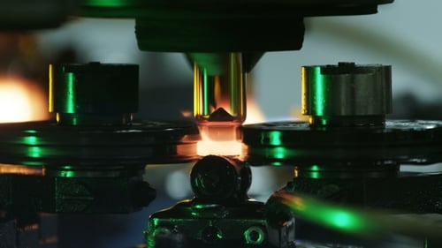 Fabrication d'emballages médicaux en verre à l'usine de soufflage du verre