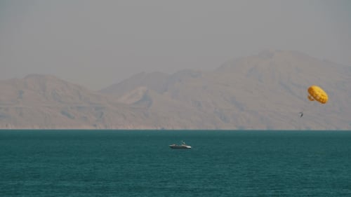 Parasailing, Parasailing hinter einem Boot