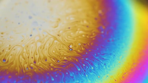 Die
Makroaufnahme einer Seifenblase erzeugt einen farbenfrohen und psychedelischen Hintergrund. Farben des Regenbogens