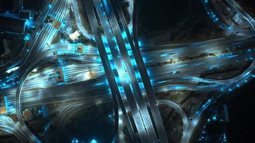 4K : Vue aérienne par Drone Hyper lapse de la jonction routière avec des voitures en mouvement.