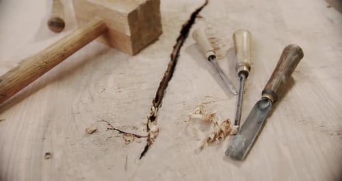 Holzschnitzwerkzeuge aus Holzspänen Set von Holzbearbeitungswerkzeugen und -geräten