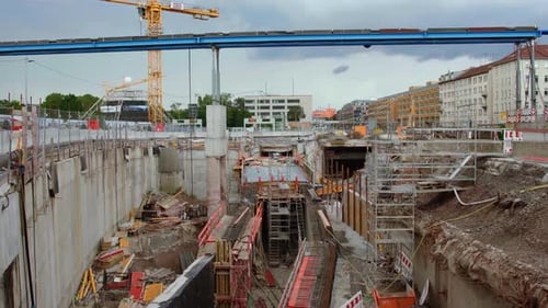 Se está construyendo un túnel en el edificio de la enorme estación de tren de Stuttgart 21