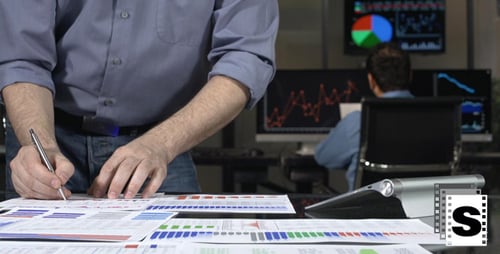 Homme d'affaires travaillant