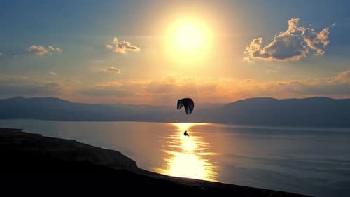Parapente dans Sunset Cinématographique