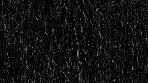 Regen auf Fenster mit schwarzem Hintergrund