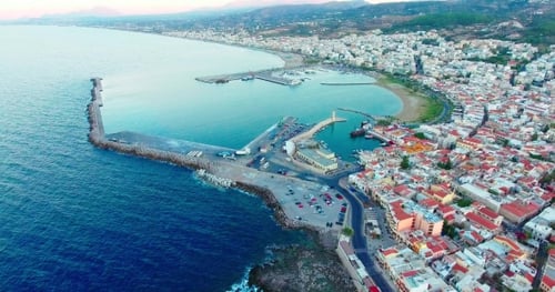 Abendflug über die Stadt Rethymno auf Kreta