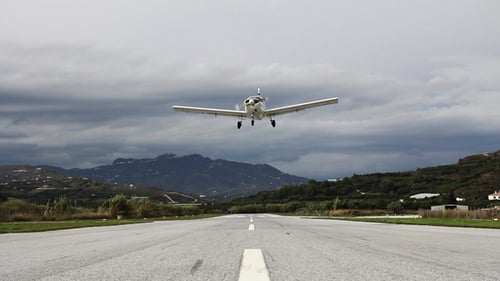 Small Airplane Pass Overhead 01