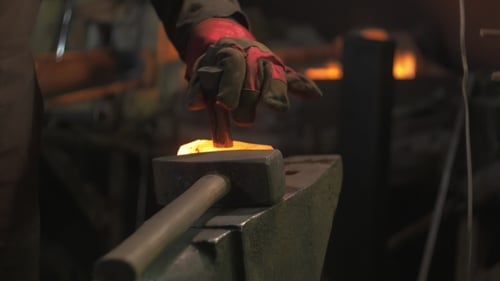 Behandlung von heißem Metall