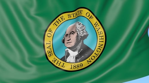 Wehende Flagge Washingtons vor blauem Himmel