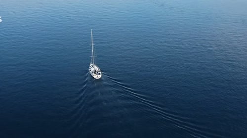 Segelboot auf See