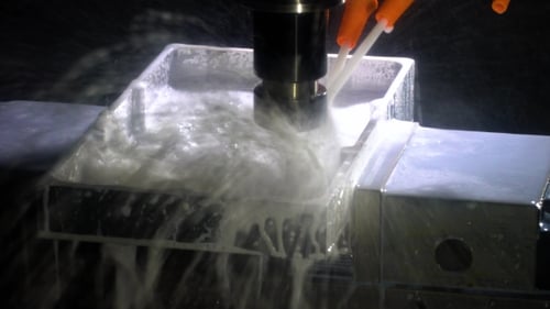 Fresadora CNC para usinagem de metais.