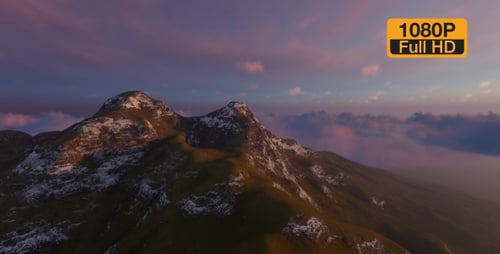 Hochgebirge und Wolken