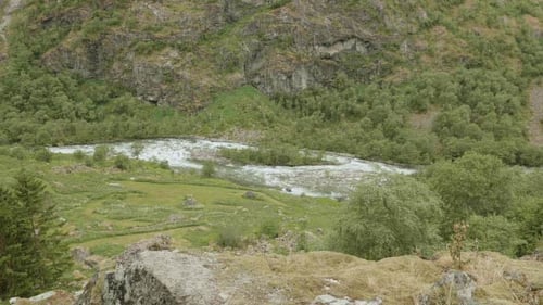 Río de montaña. Vista desde arriba, Noruega
