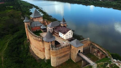 Luftaufnahme der mittelalterlichen Festung Khotyn.