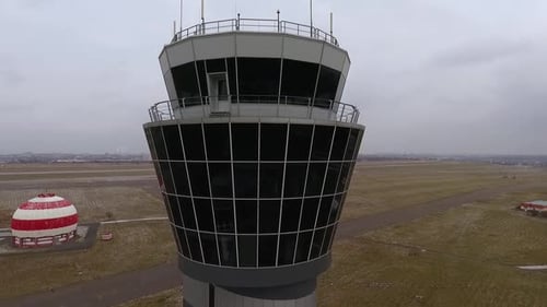 Flugmanagement Air Control Tower im Flughafen
