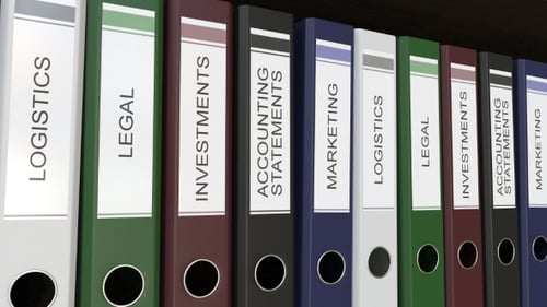 Gamme de classeurs de bureau multicolores avec étiquettes de départements d'entreprise