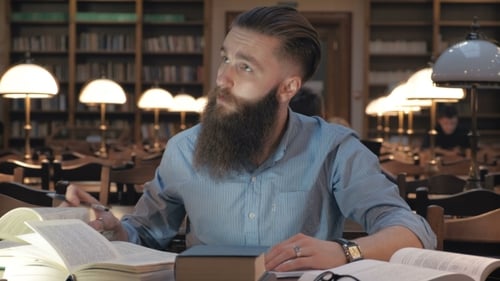 Portret Bearded Man Having Too Much To Do in a Library