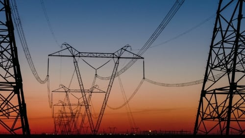 Torre de transmissão elétrica de alta tensão