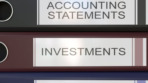 Pile verticale de classeurs de bureau multicolores avec étiquettes de départements d'entreprise