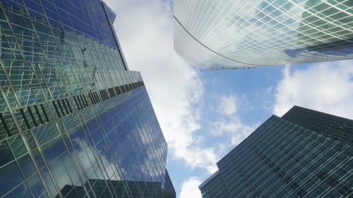 Wolkenkratzer des Geschäftszentrums der Großstadt gegen