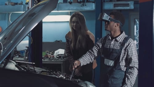 Mann macht Motorservice