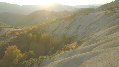 Paysage naturel sur le coucher du soleil depuis les airs