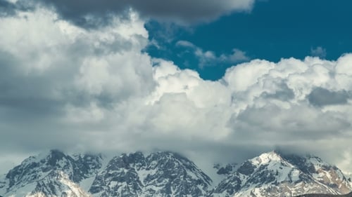 Nepal Berge und Wolken