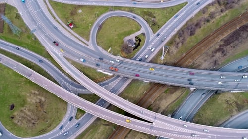 Vue aérienne d'une intersection d'autoroute