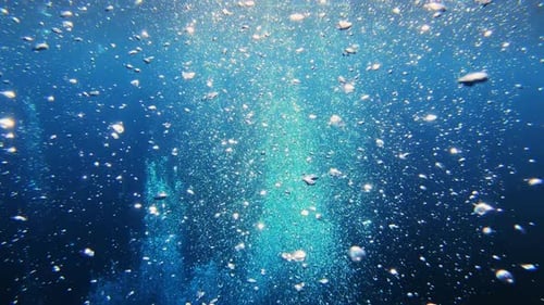 Luftblasen unter Wasser