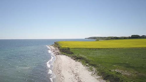 Blick auf den Meeresstrand