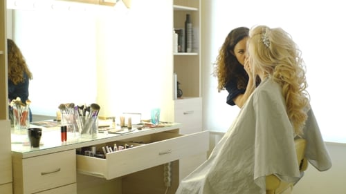 Hairdresser Makes Evening Hairstyle