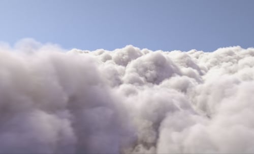 Por encima de las nubes