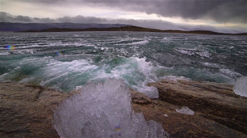 Derretimiento del hielo en el lago