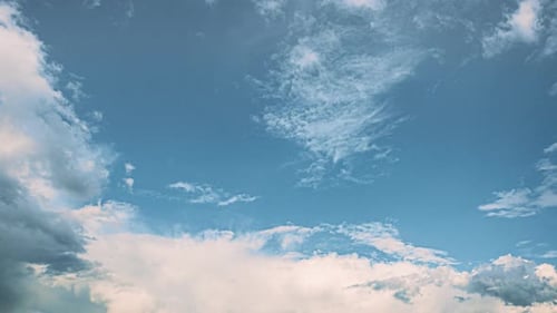 Dramatisch Himmelswolken-Wettervorhersage-Konzept und natürlicher Hintergrund