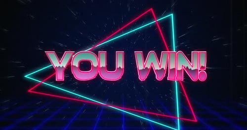 Retro You Win Text glitzert über blauen und roten Dreiecken bei weißem Hyperraumeffekt