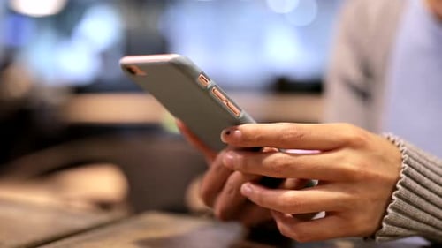 Tippen auf dem Smartphone