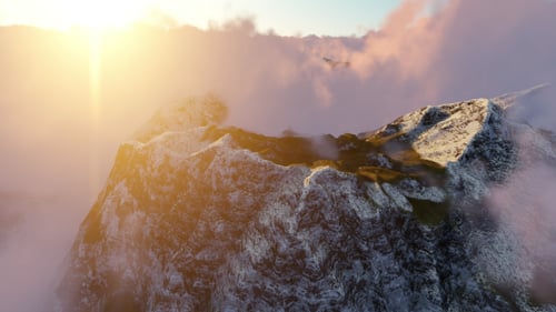 Hochgebirge und Wolken