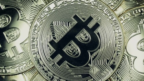 Kryptowährung Gold Bitcoin - BTC - Bitmünze. Schüsse Kryptowährung Bitcoin-Münzen Rotatin