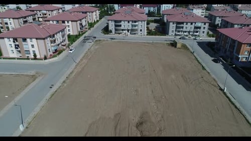 Hausbauarbeiten in Vorbereitung, neu fertiggestelltes Zementfundament