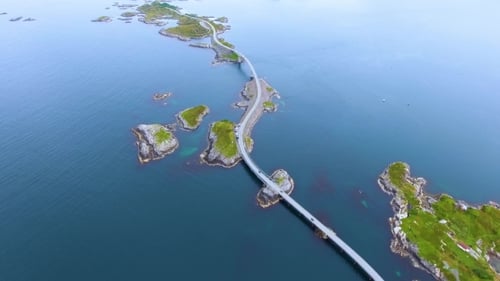 Imágenes aéreas de la carretera del Océano Atlántico Noruega