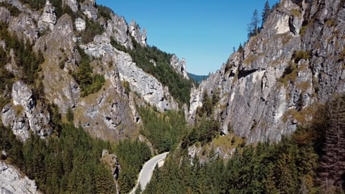 Vol dans le canyon de la vallée de Vratna, Mala Fatra, Slovaquie