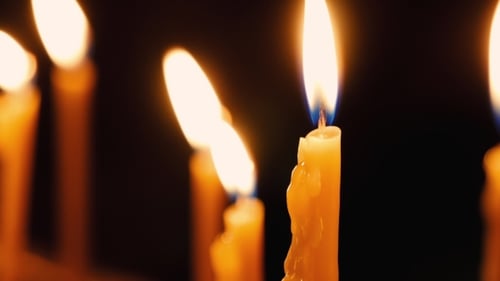 Velas acesas na Igreja do Santo Sepulcro