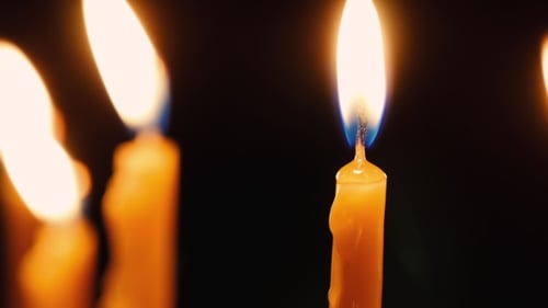 Velas acesas na Igreja do Santo Sepulcro