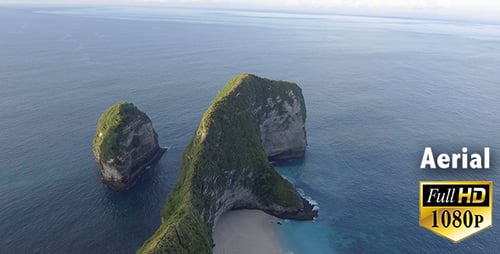 Luftaufnahme der Klippenküste in Indonesien